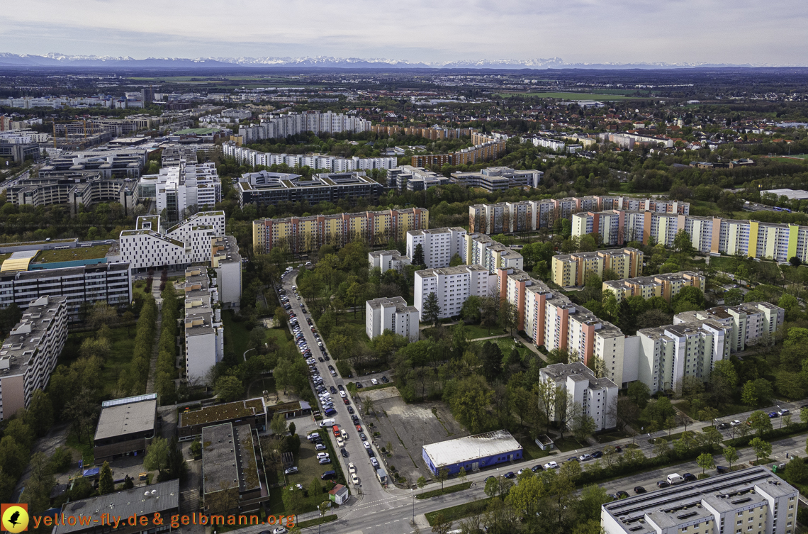 04.05.2021 - Plettzentrum mit Neubau Montessori Schule und Wohnring Neuperlach