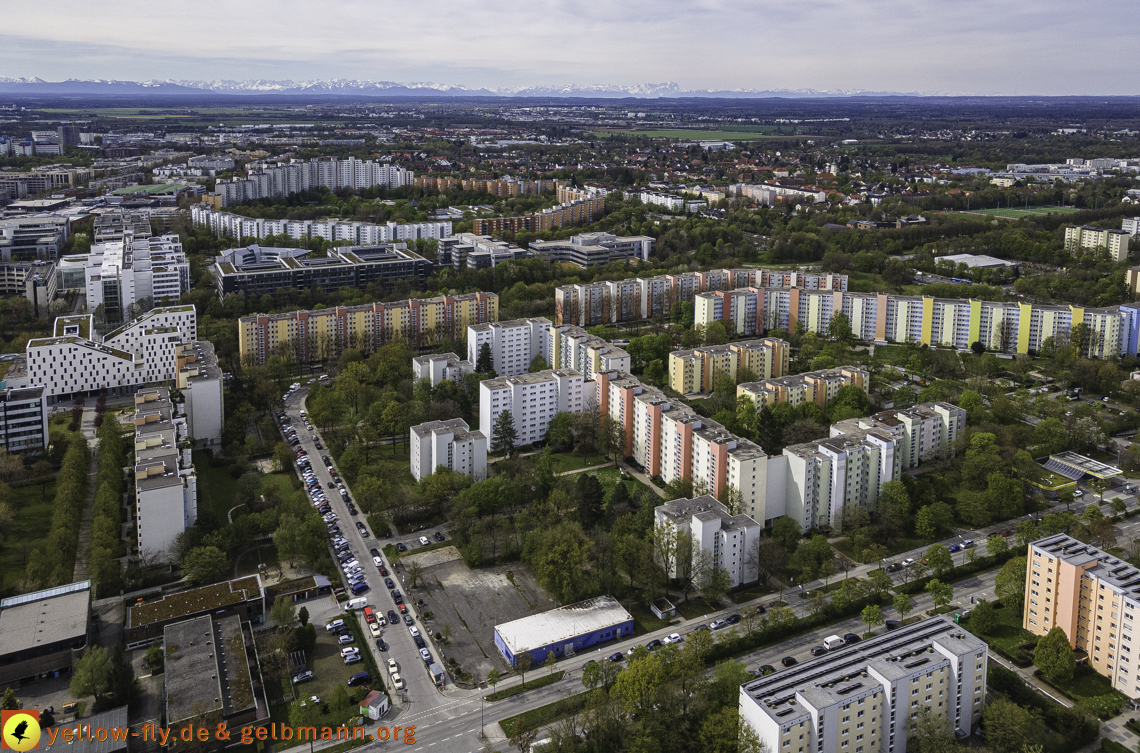 04.05.2021 - Plettzentrum mit Neubau Montessori Schule und Wohnring Neuperlach