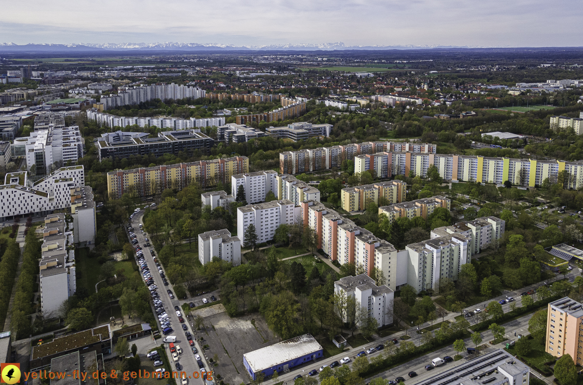 04.05.2021 - Plettzentrum mit Neubau Montessori Schule und Wohnring Neuperlach