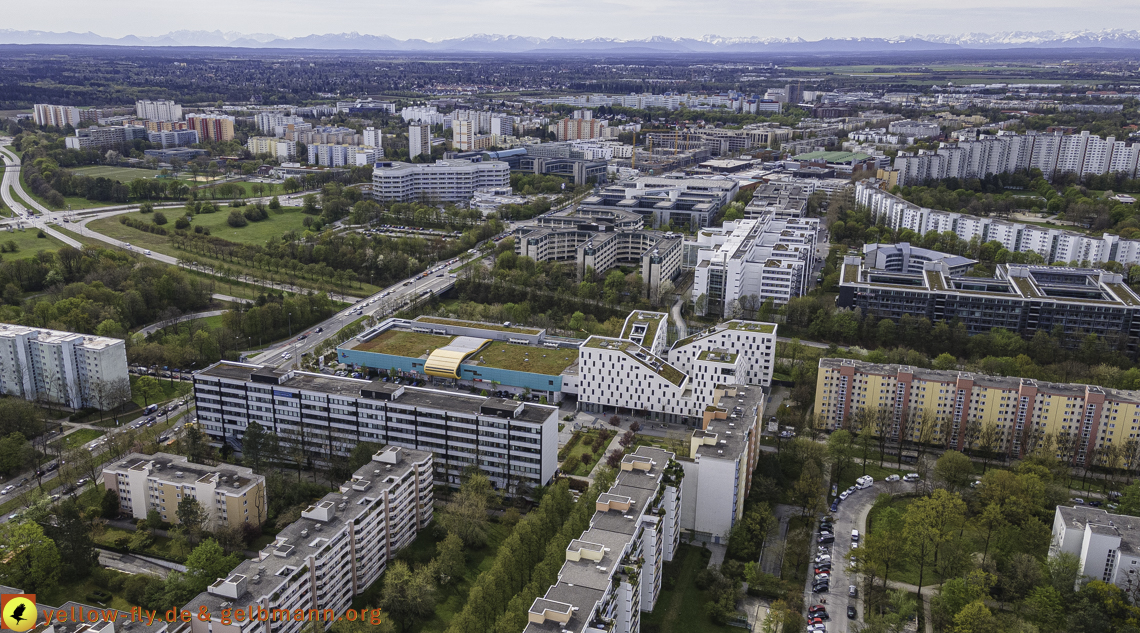 04.05.2021 - Plettzentrum mit Neubau Montessori Schule und Wohnring Neuperlach