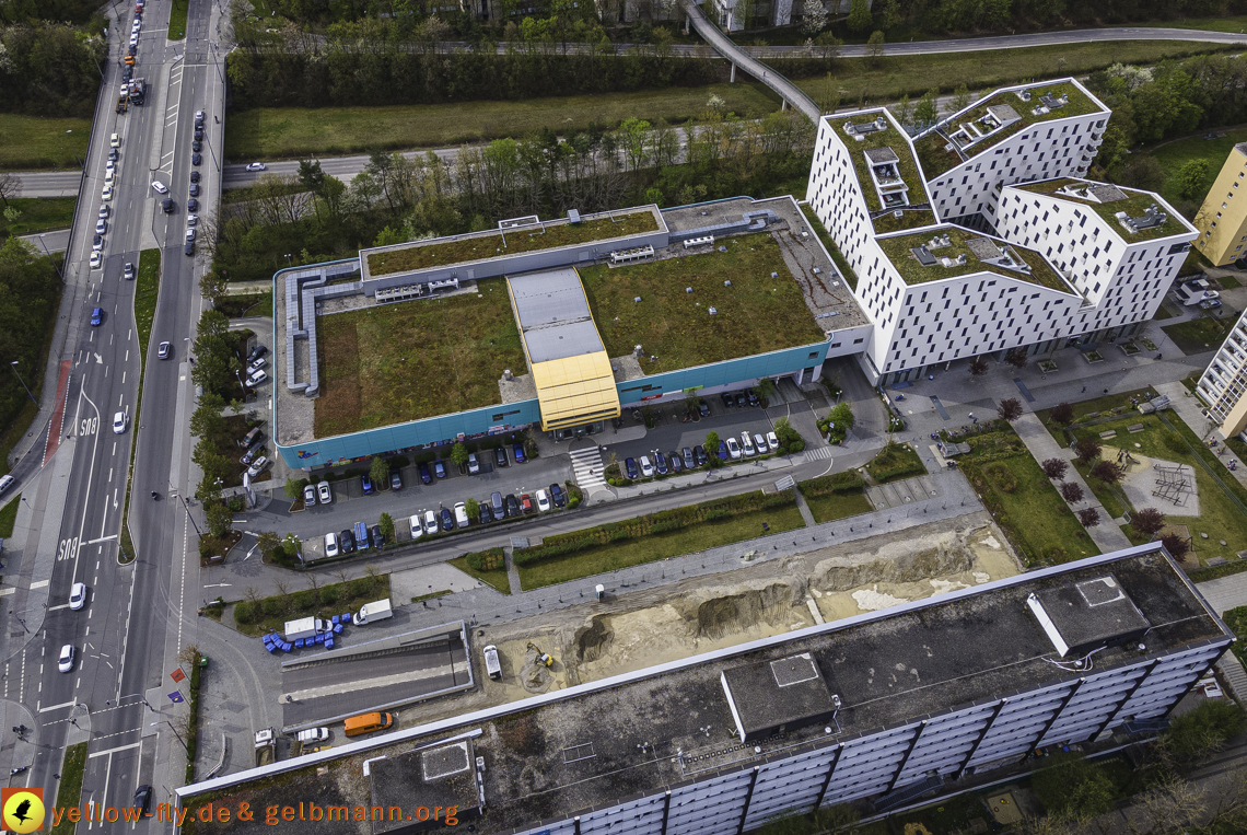 04.05.2021 - Plettzentrum mit Neubau Montessori Schule und Wohnring Neuperlach