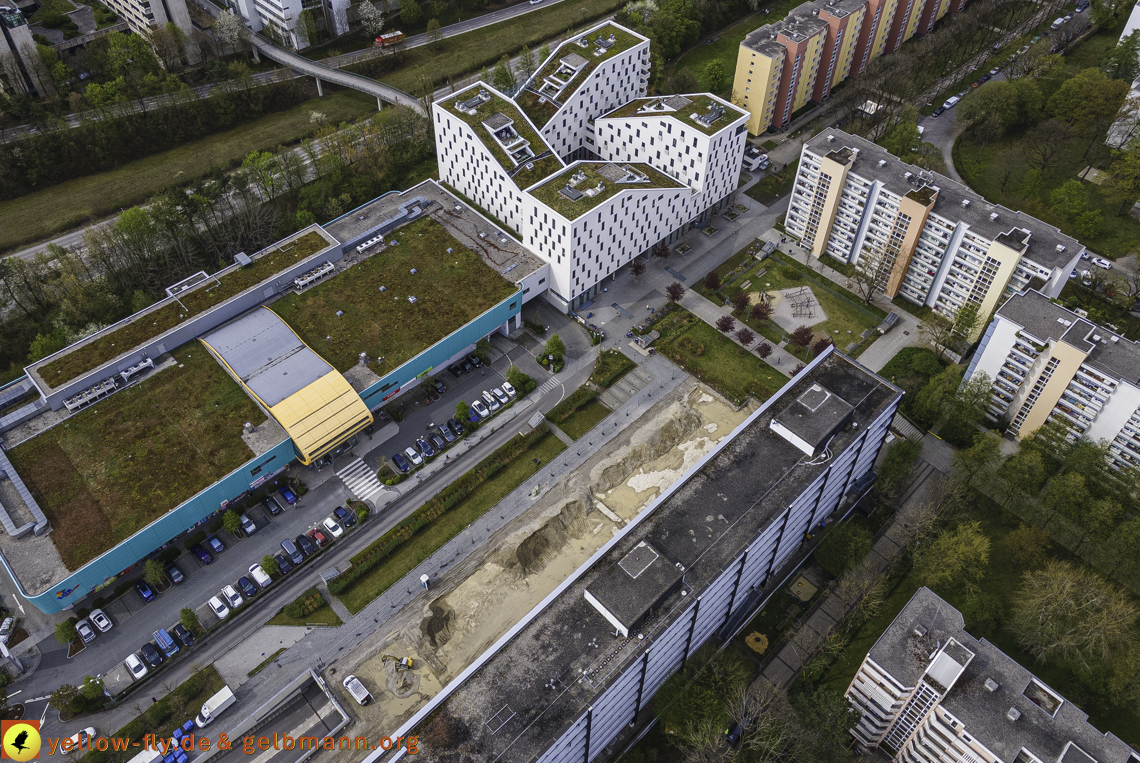 04.05.2021 - Plettzentrum mit Neubau Montessori Schule und Wohnring Neuperlach