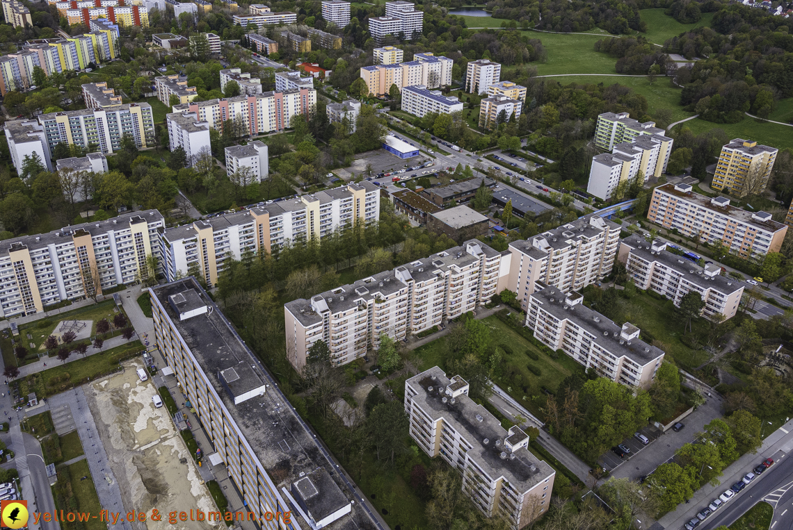 04.05.2021 - Plettzentrum mit Neubau Montessori Schule und Wohnring Neuperlach