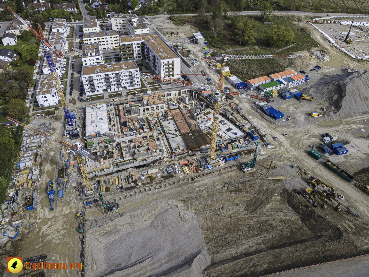 08.05.2021 - Luftbilder der Baustelle Alexisquart und Pandion Verde in Neuperlach