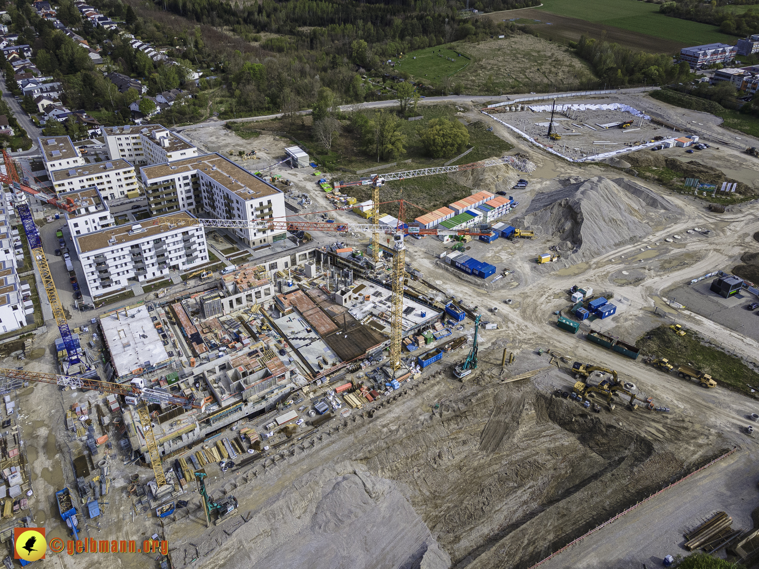 08.05.2021 - Luftbilder der Baustelle Alexisquart und Pandion Verde in Neuperlach