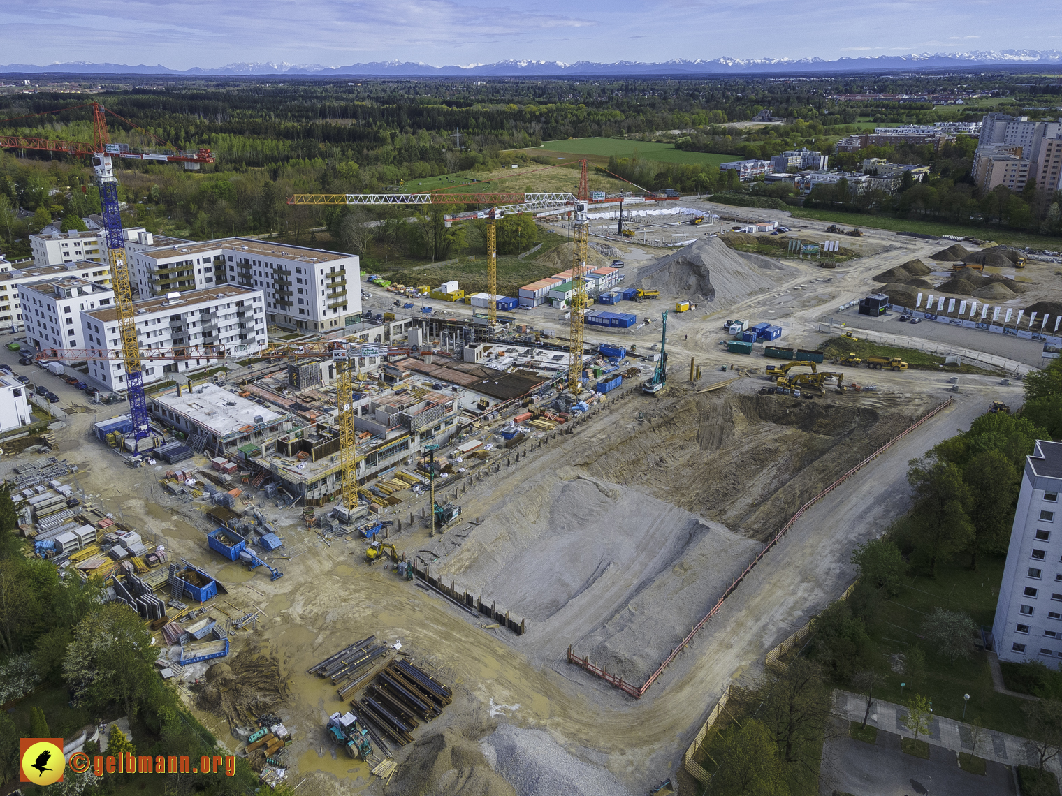 08.05.2021 - Luftbilder der Baustelle Alexisquart und Pandion Verde in Neuperlach