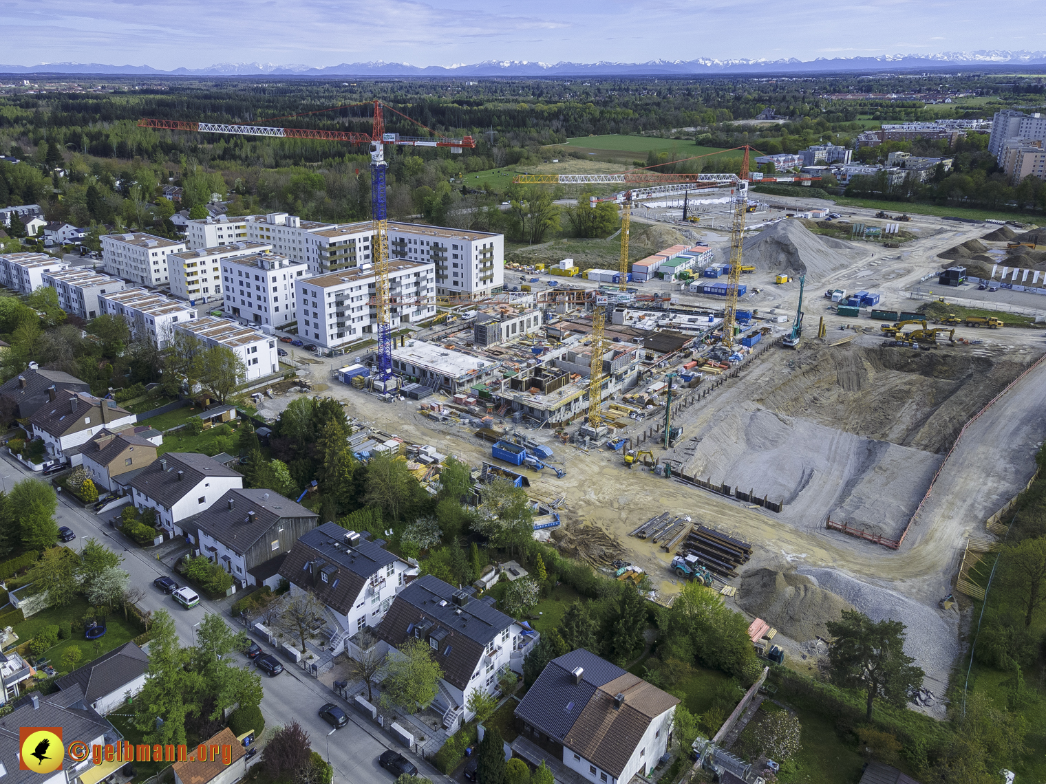08.05.2021 - Luftbilder der Baustelle Alexisquart und Pandion Verde in Neuperlach