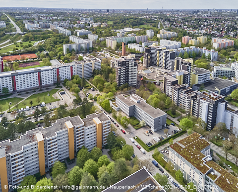 08.05.2021 - Marx-Zentrum und Karl-Marx-Ring 52-62 und Studentenwohnheim in Neuperlach