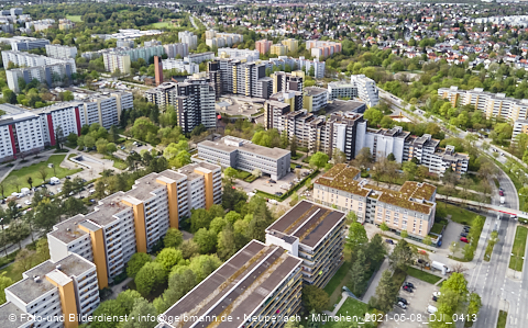 08.05.2021 - Marx-Zentrum und Karl-Marx-Ring 52-62 und Studentenwohnheim in Neuperlach