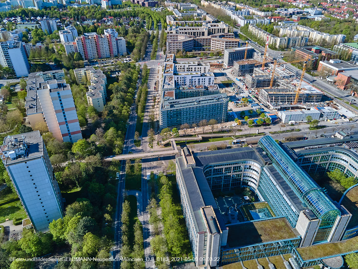 14.05.2021 - Luftaufnahmen vom Perlach Plaza mit Loge No.1 und Loge No.2 in Neuperlach