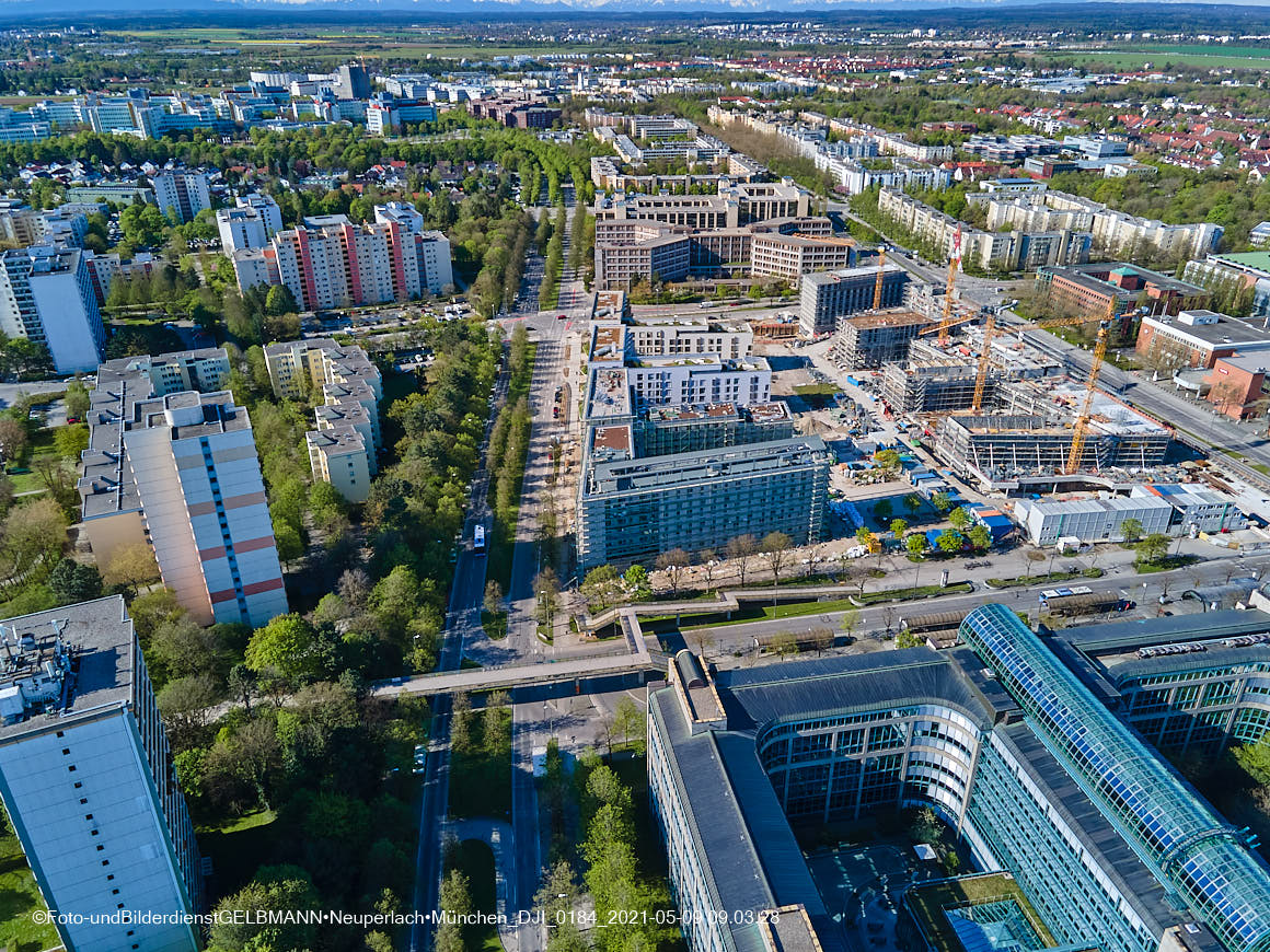 14.05.2021 - Luftaufnahmen vom Perlach Plaza mit Loge No.1 und Loge No.2 in Neuperlach