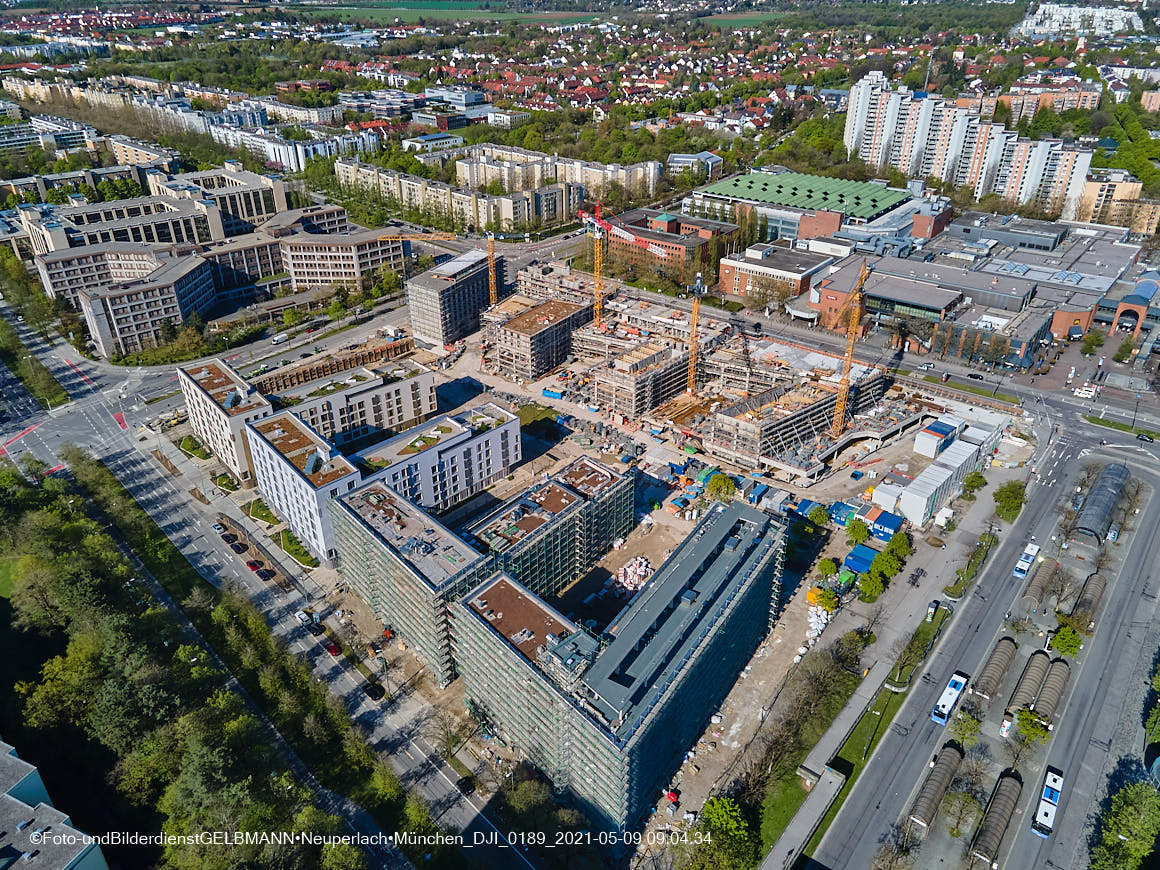14.05.2021 - Luftaufnahmen vom Perlach Plaza mit Loge No.1 und Loge No.2 in Neuperlach