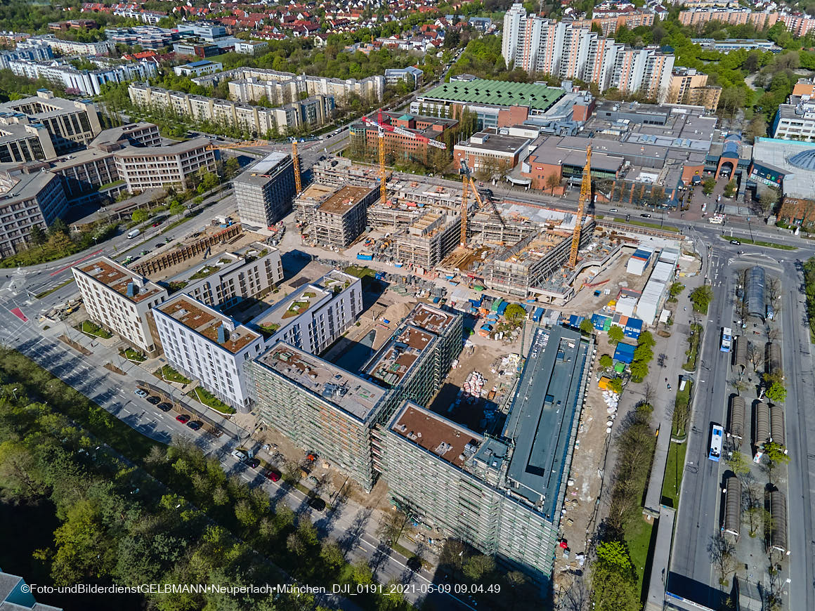 14.05.2021 - Luftaufnahmen vom Perlach Plaza mit Loge No.1 und Loge No.2 in Neuperlach
