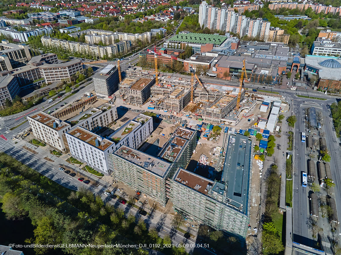 14.05.2021 - Luftaufnahmen vom Perlach Plaza mit Loge No.1 und Loge No.2 in Neuperlach