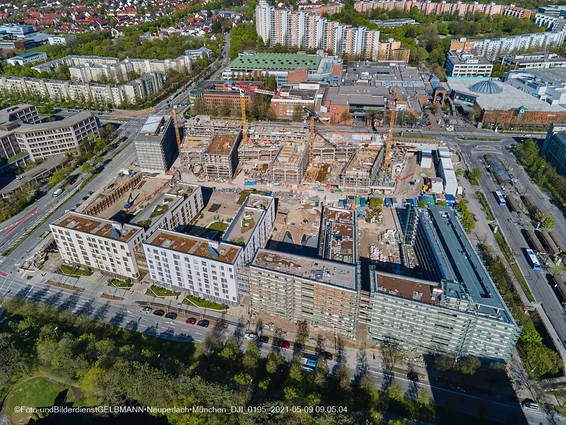14.05.2021 - Luftaufnahmen vom Perlach Plaza mit Loge No.1 und Loge No.2 in Neuperlach