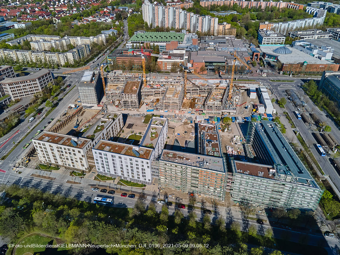 14.05.2021 - Luftaufnahmen vom Perlach Plaza mit Loge No.1 und Loge No.2 in Neuperlach