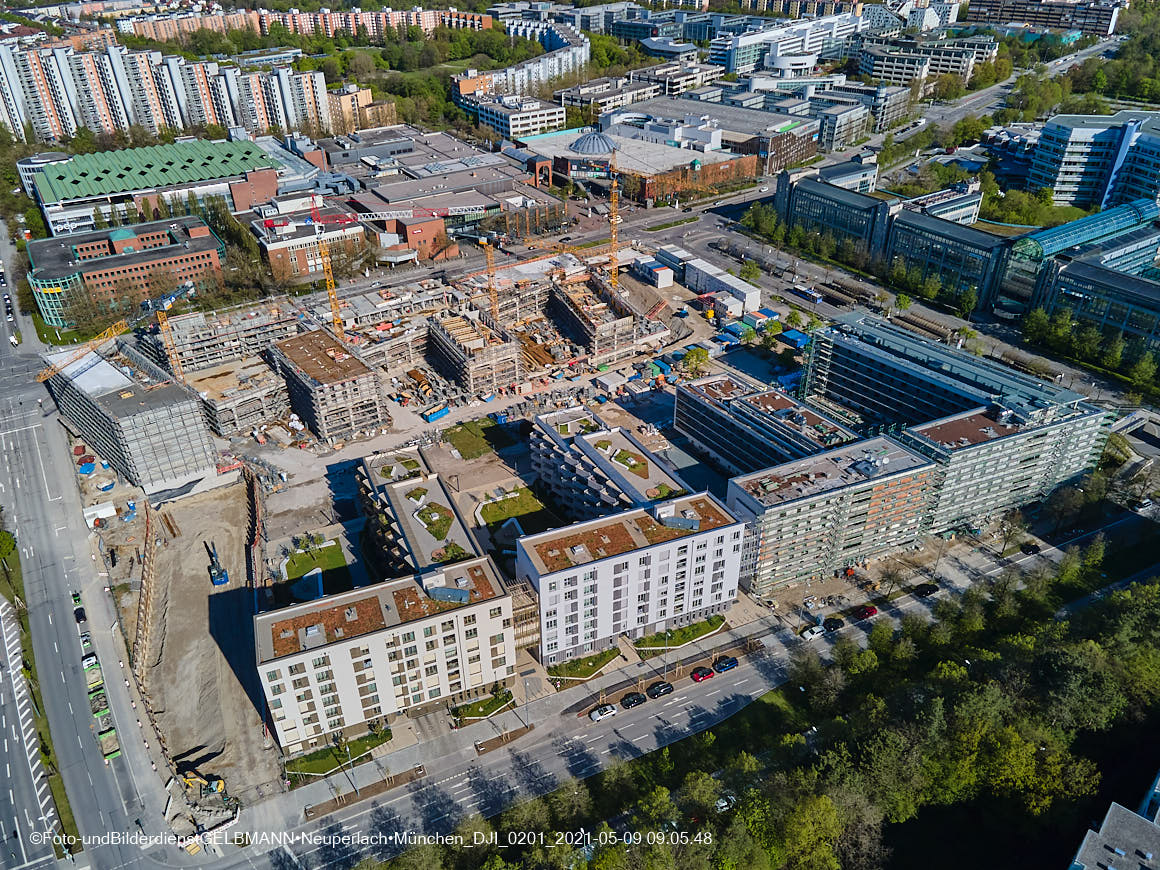 14.05.2021 - Luftaufnahmen vom Perlach Plaza mit Loge No.1 und Loge No.2 in Neuperlach