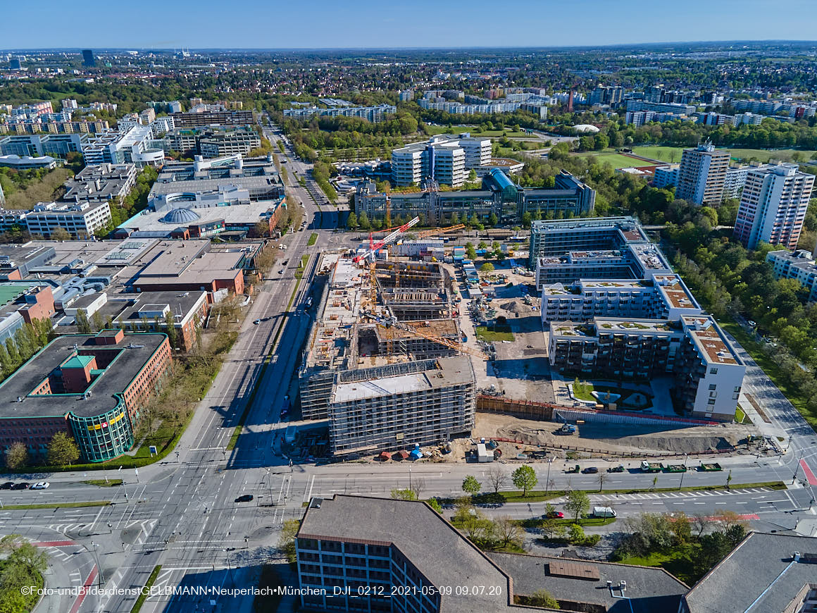 14.05.2021 - Luftaufnahmen vom Perlach Plaza mit Loge No.1 und Loge No.2 in Neuperlach