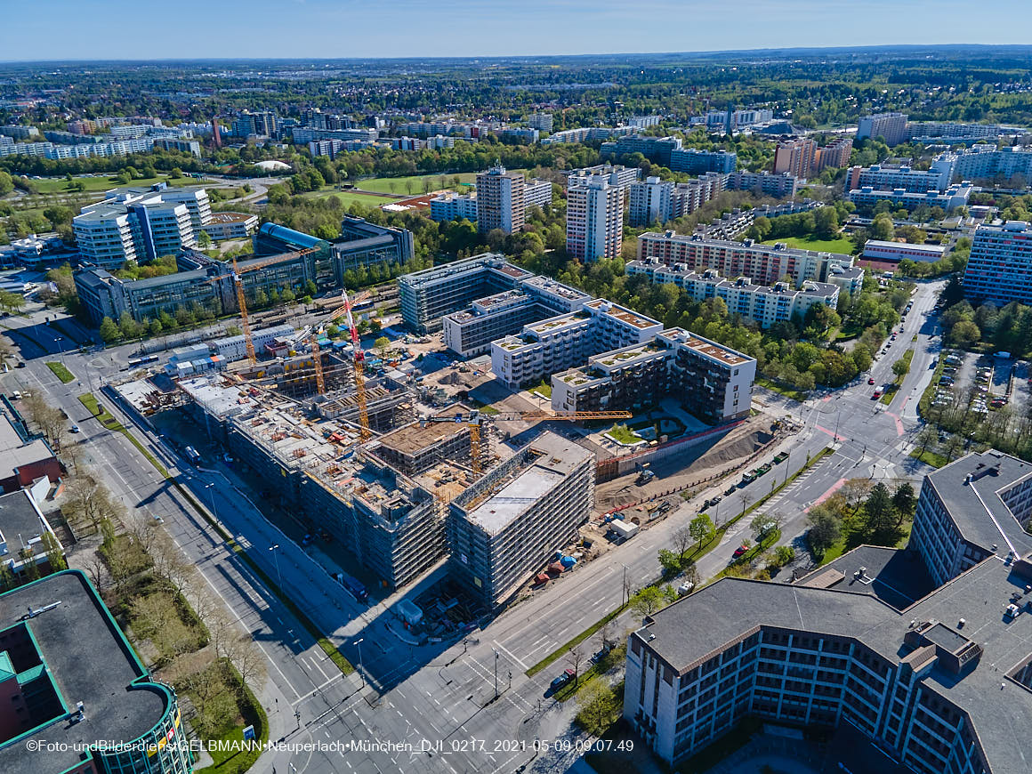 14.05.2021 - Luftaufnahmen vom Perlach Plaza mit Loge No.1 und Loge No.2 in Neuperlach