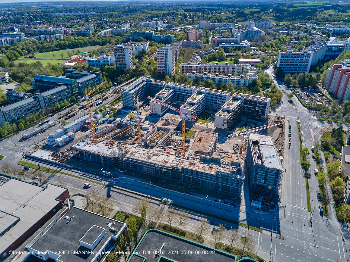 14.05.2021 - Luftaufnahmen vom Perlach Plaza mit Loge No.1 und Loge No.2 in Neuperlach