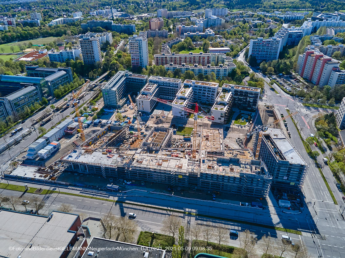 14.05.2021 - Luftaufnahmen vom Perlach Plaza mit Loge No.1 und Loge No.2 in Neuperlach