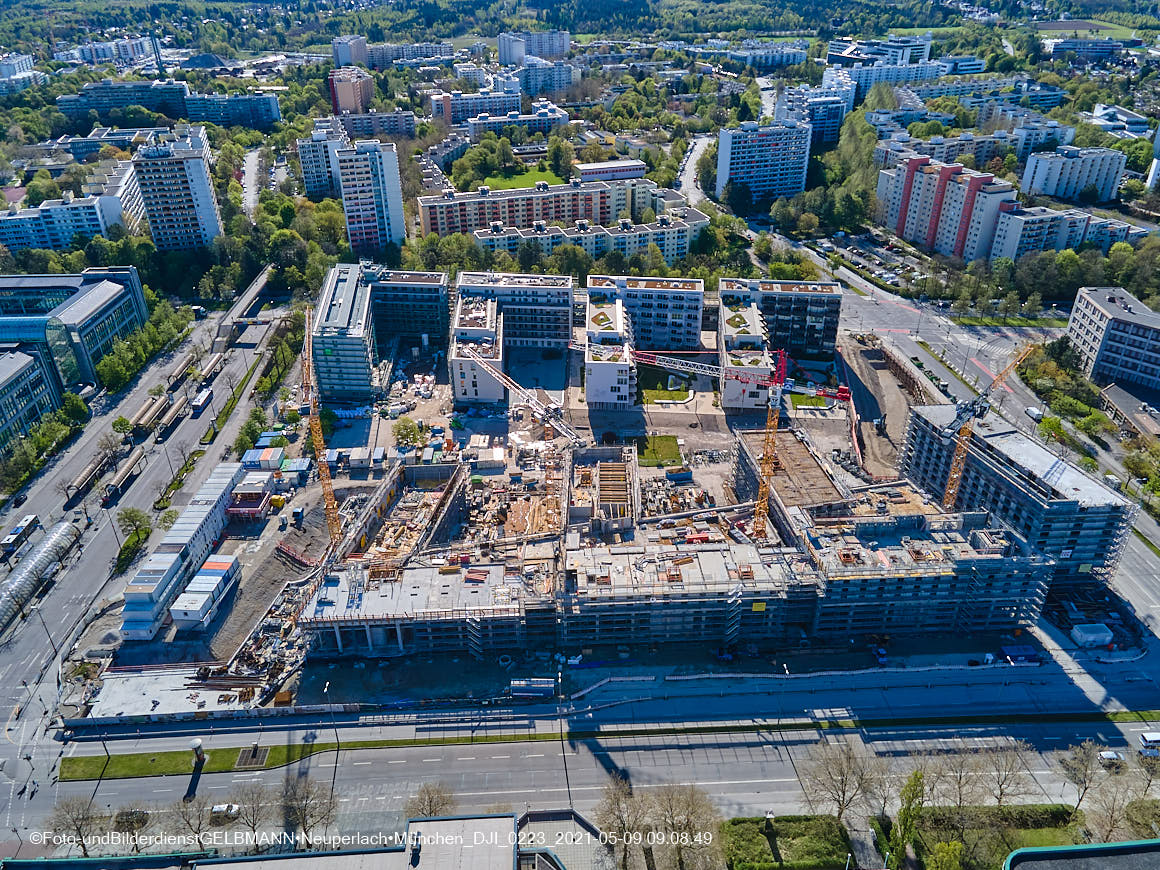 14.05.2021 - Luftaufnahmen vom Perlach Plaza mit Loge No.1 und Loge No.2 in Neuperlach