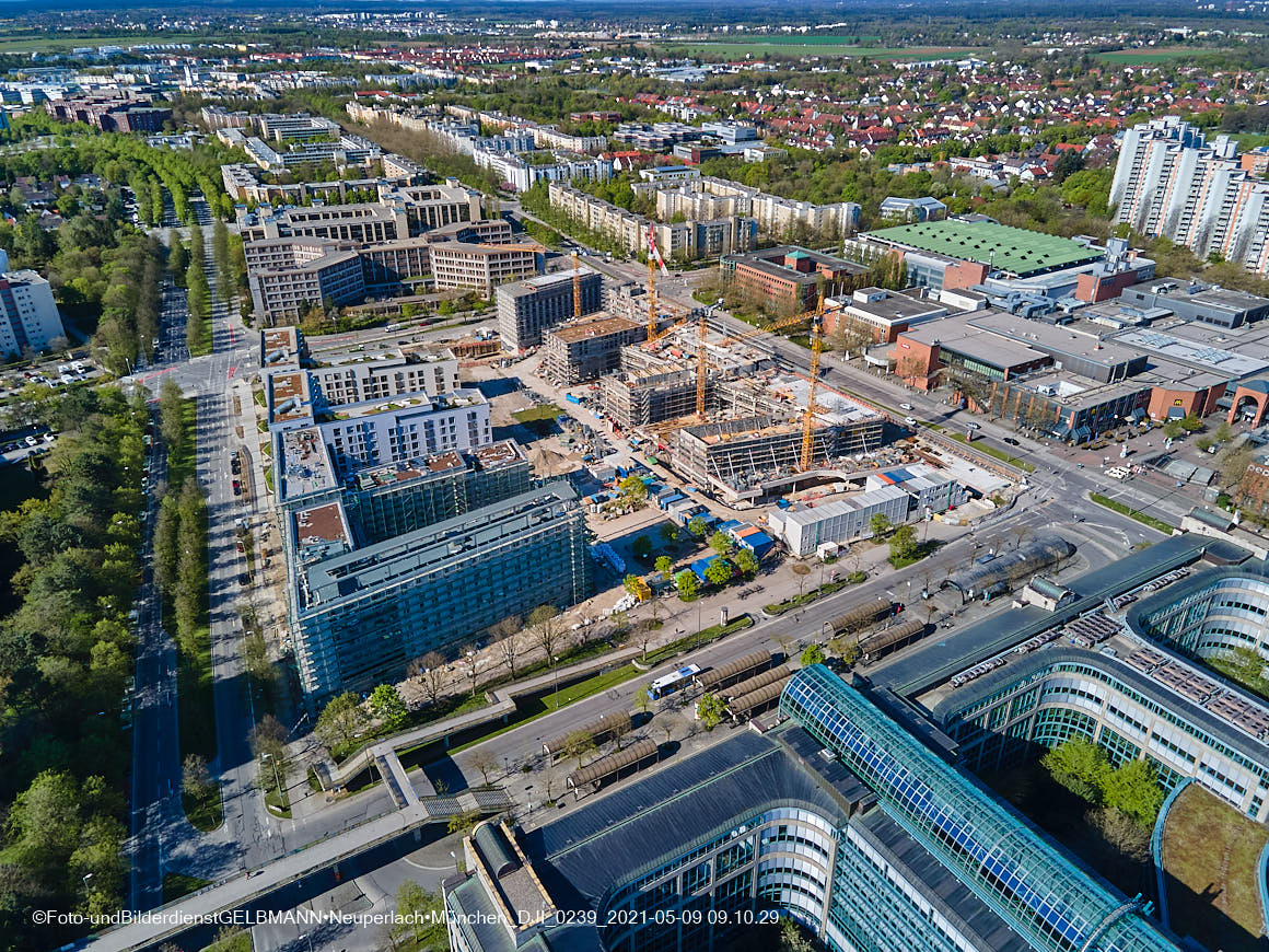 14.05.2021 - Luftaufnahmen vom Perlach Plaza mit Loge No.1 und Loge No.2 in Neuperlach
