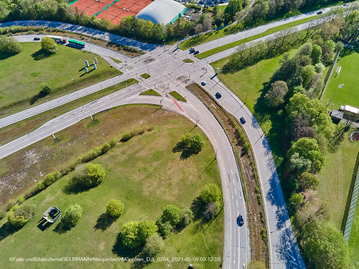 14.05.2021 - Luftaufnahmen von der Ständlerstraße und Umgebung in Neuperlach