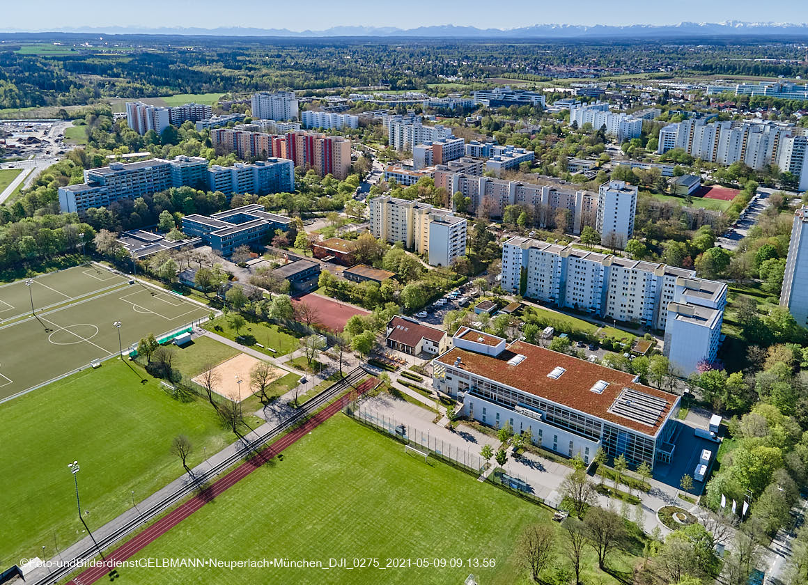14.05.2021 - Luftaufnahmen von der Ständlerstraße und Umgebung in Neuperlach