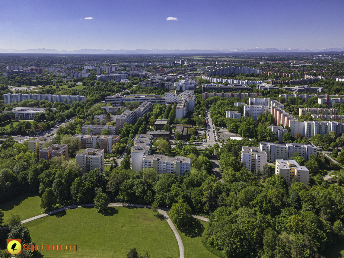 31.05.2021 - der Wohnring, Plettzentrum und die ehemalige Allianz-Versicherung in Neuperlach