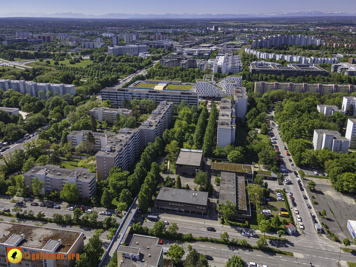 31.05.2021 - der Wohnring, Plettzentrum und die ehemalige Allianz-Versicherung in Neuperlach