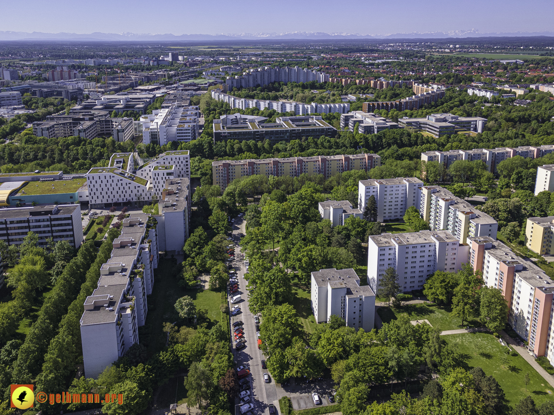 31.05.2021 - der Wohnring, Plettzentrum und die ehemalige Allianz-Versicherung in Neuperlach