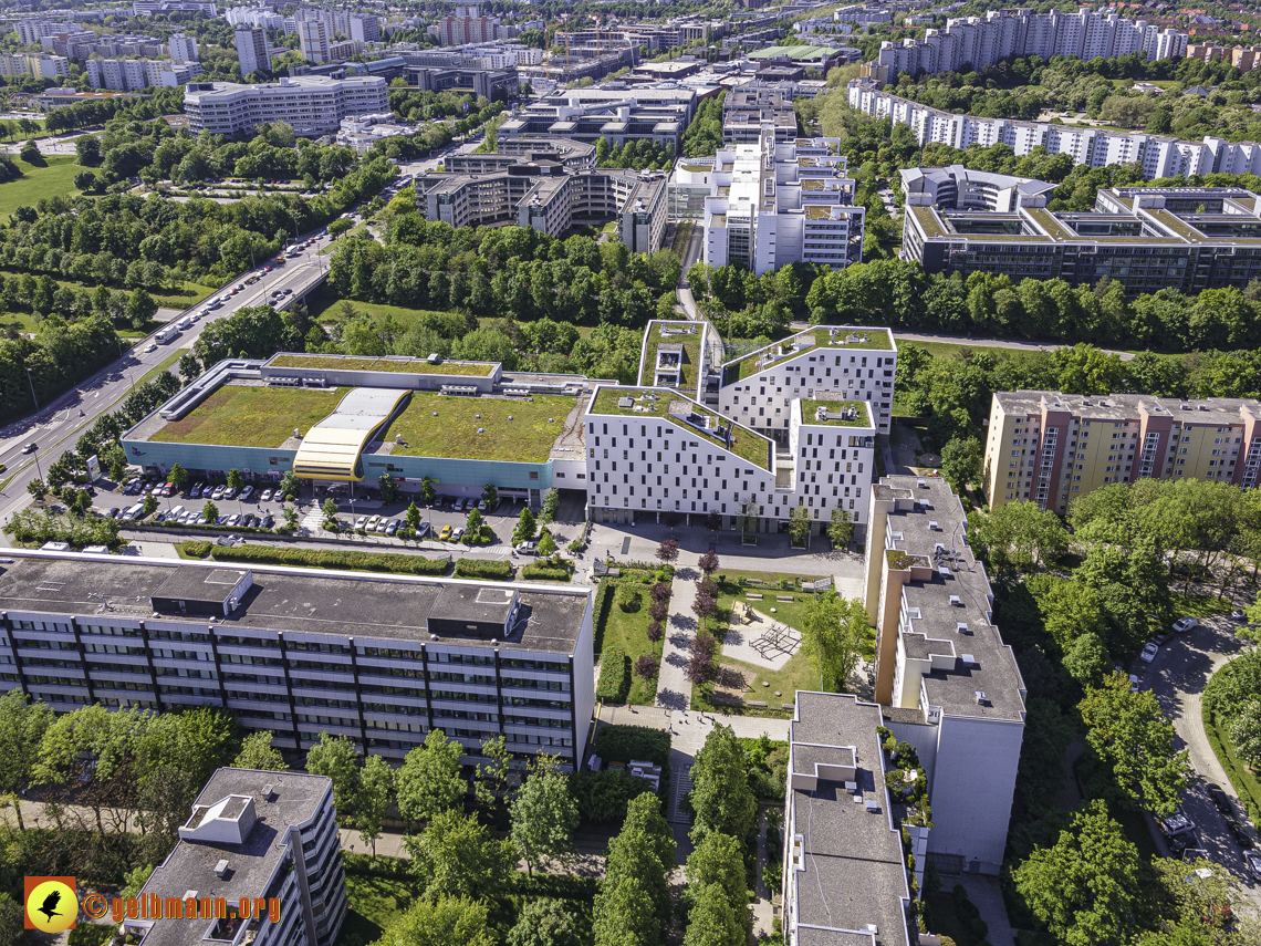 31.05.2021 - der Wohnring, Plettzentrum und die ehemalige Allianz-Versicherung in Neuperlach