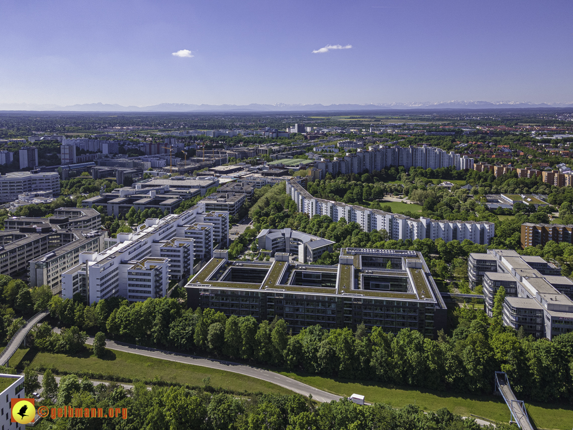 31.05.2021 - der Wohnring, Plettzentrum und die ehemalige Allianz-Versicherung in Neuperlach