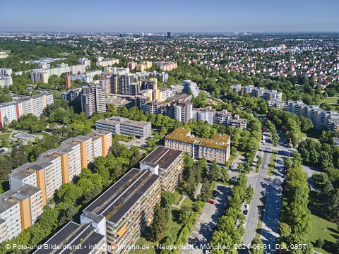 31.05.2021 - Marx-Zentrum und Karl-Marx-Ring 52-62 und Studentenwohnheim in Neuperlach