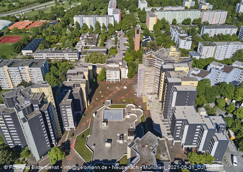 31.05.2021 - Marx-Zentrum und Karl-Marx-Ring 52-62 und Studentenwohnheim in Neuperlach