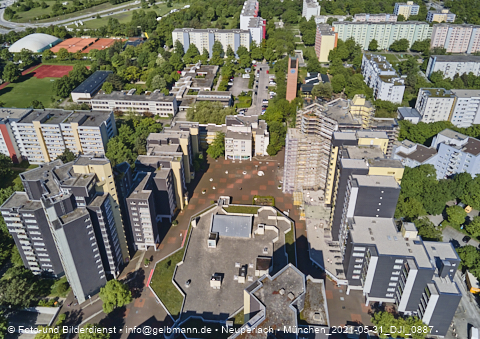 31.05.2021 - Marx-Zentrum und Karl-Marx-Ring 52-62 und Studentenwohnheim in Neuperlach