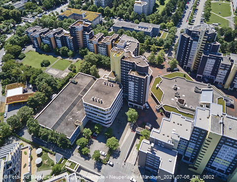 06.07.2021 - Marx-Zentrum und Karl-Marx-Ring 52-62 und Studentenwohnheim in Neuperlach