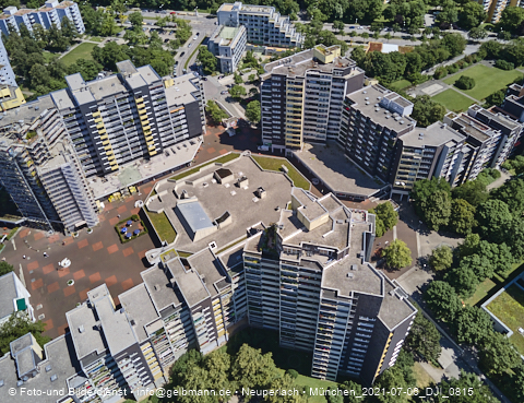 06.07.2021 - Marx-Zentrum und Karl-Marx-Ring 52-62 und Studentenwohnheim in Neuperlach