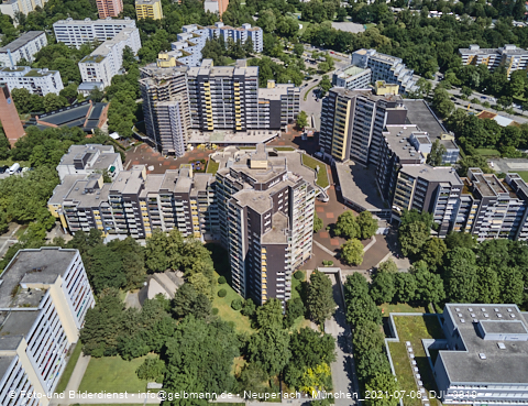06.07.2021 - Marx-Zentrum und Karl-Marx-Ring 52-62 und Studentenwohnheim in Neuperlach