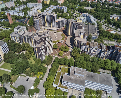 06.07.2021 - Marx-Zentrum und Karl-Marx-Ring 52-62 und Studentenwohnheim in Neuperlach