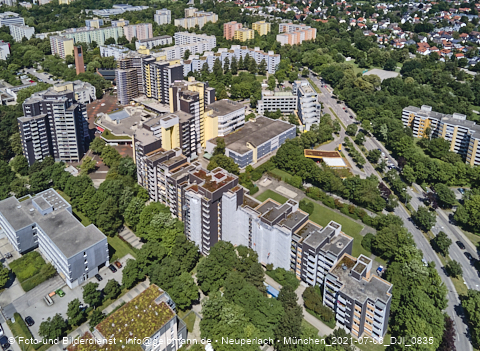 06.07.2021 - Marx-Zentrum und Karl-Marx-Ring 52-62 und Studentenwohnheim in Neuperlach