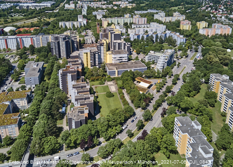 06.07.2021 - Marx-Zentrum und Karl-Marx-Ring 52-62 und Studentenwohnheim in Neuperlach