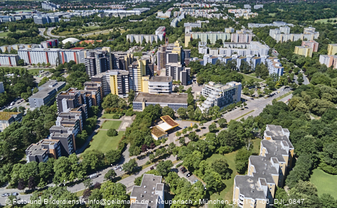 06.07.2021 - Marx-Zentrum und Karl-Marx-Ring 52-62 und Studentenwohnheim in Neuperlach