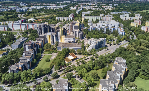 06.07.2021 - Marx-Zentrum und Karl-Marx-Ring 52-62 und Studentenwohnheim in Neuperlach