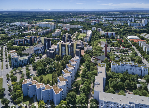 06.07.2021 - Marx-Zentrum und Karl-Marx-Ring 52-62 und Studentenwohnheim in Neuperlach