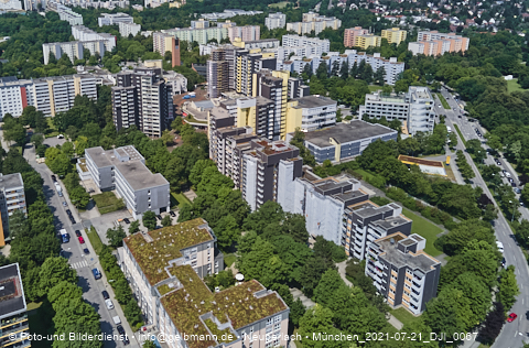 21.07.2021 - Marx-Zentrum und Karl-Marx-Ring 52-62 und Studentenwohnheim in Neuperlach