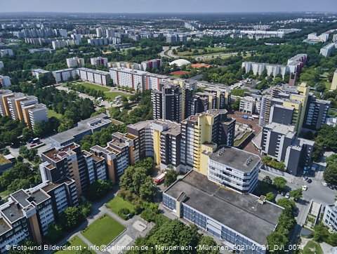 21.07.2021 - Marx-Zentrum und Karl-Marx-Ring 52-62 und Studentenwohnheim in Neuperlach