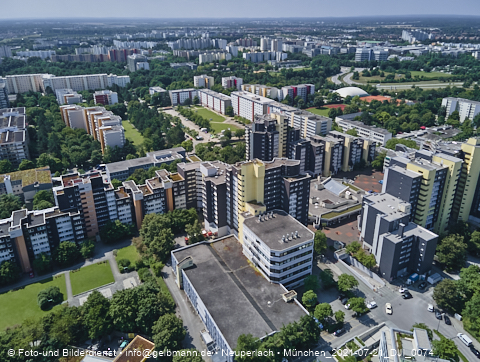 21.07.2021 - Marx-Zentrum und Karl-Marx-Ring 52-62 und Studentenwohnheim in Neuperlach