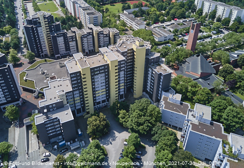 21.07.2021 - Marx-Zentrum und Karl-Marx-Ring 52-62 und Studentenwohnheim in Neuperlach